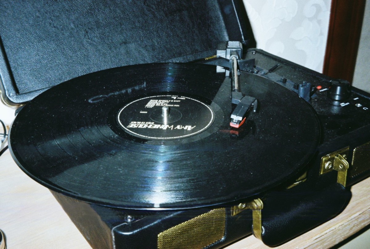 vintage aesthetics vinyl player decor